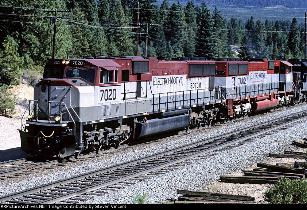 EMDX  SD70m's 7020, 7002 lead an SP train.